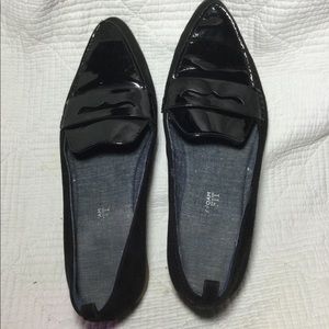SHOES WOMENS by DrScholls Size ?-9 Shiny black fronts with soft sides